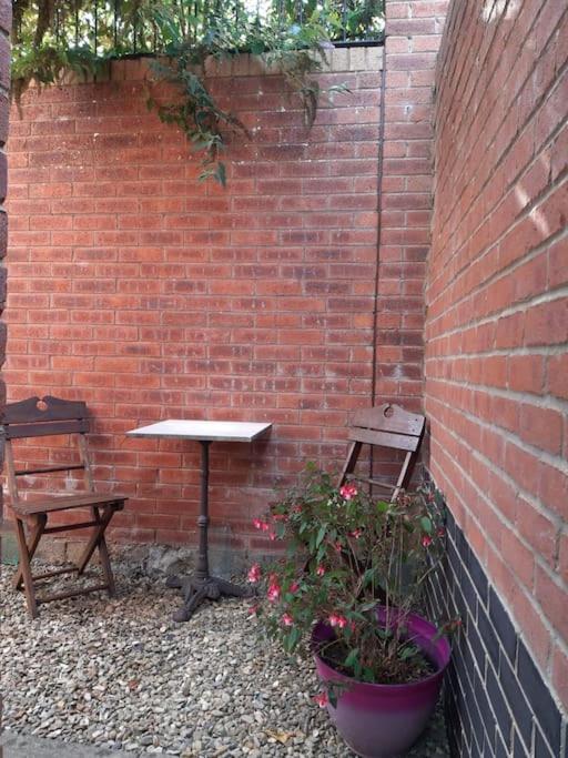 Lovely New 1 Bedroom Loft Apartment With On Drive Parking Троубридж Экстерьер фото
